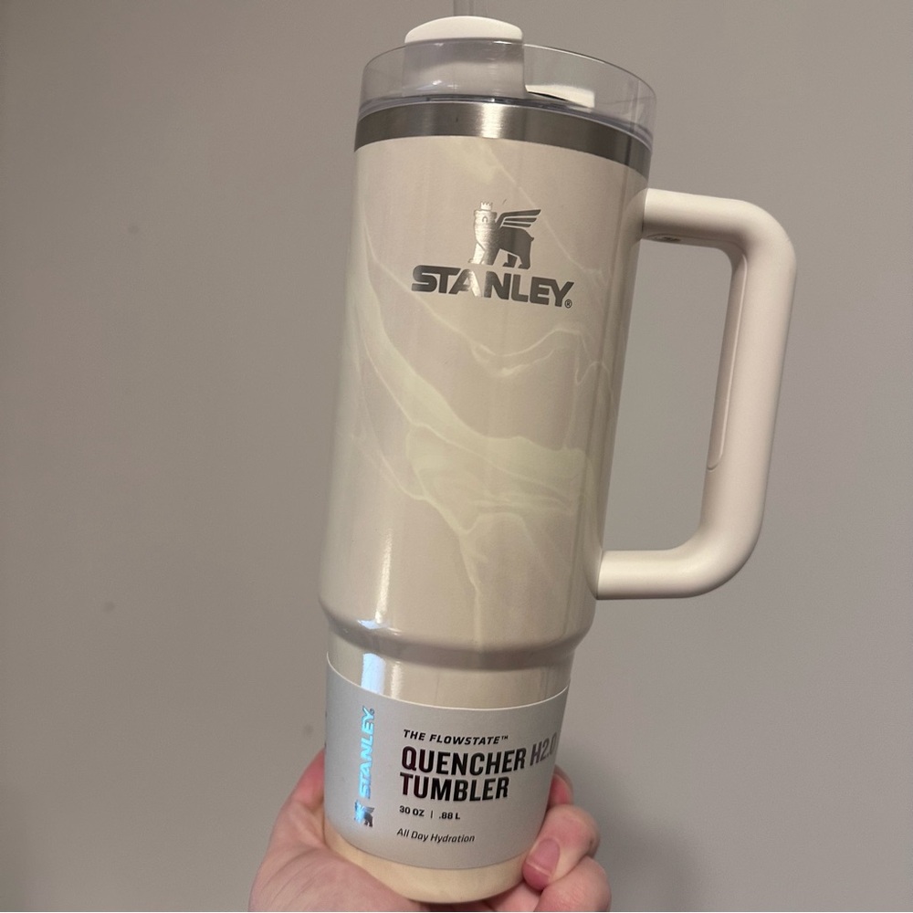 Stanley 30 oz. Cream Calacatta Tumbler with Handle NWT